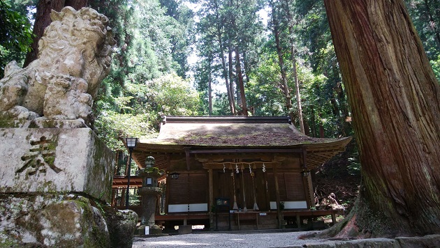 室生龍穴神社の拝殿